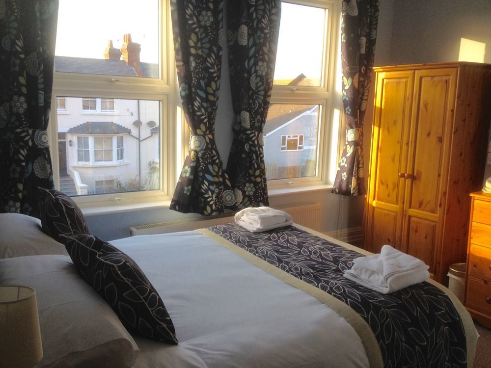 איסטבורן Bay Lodge Guest House מראה חיצוני תמונה